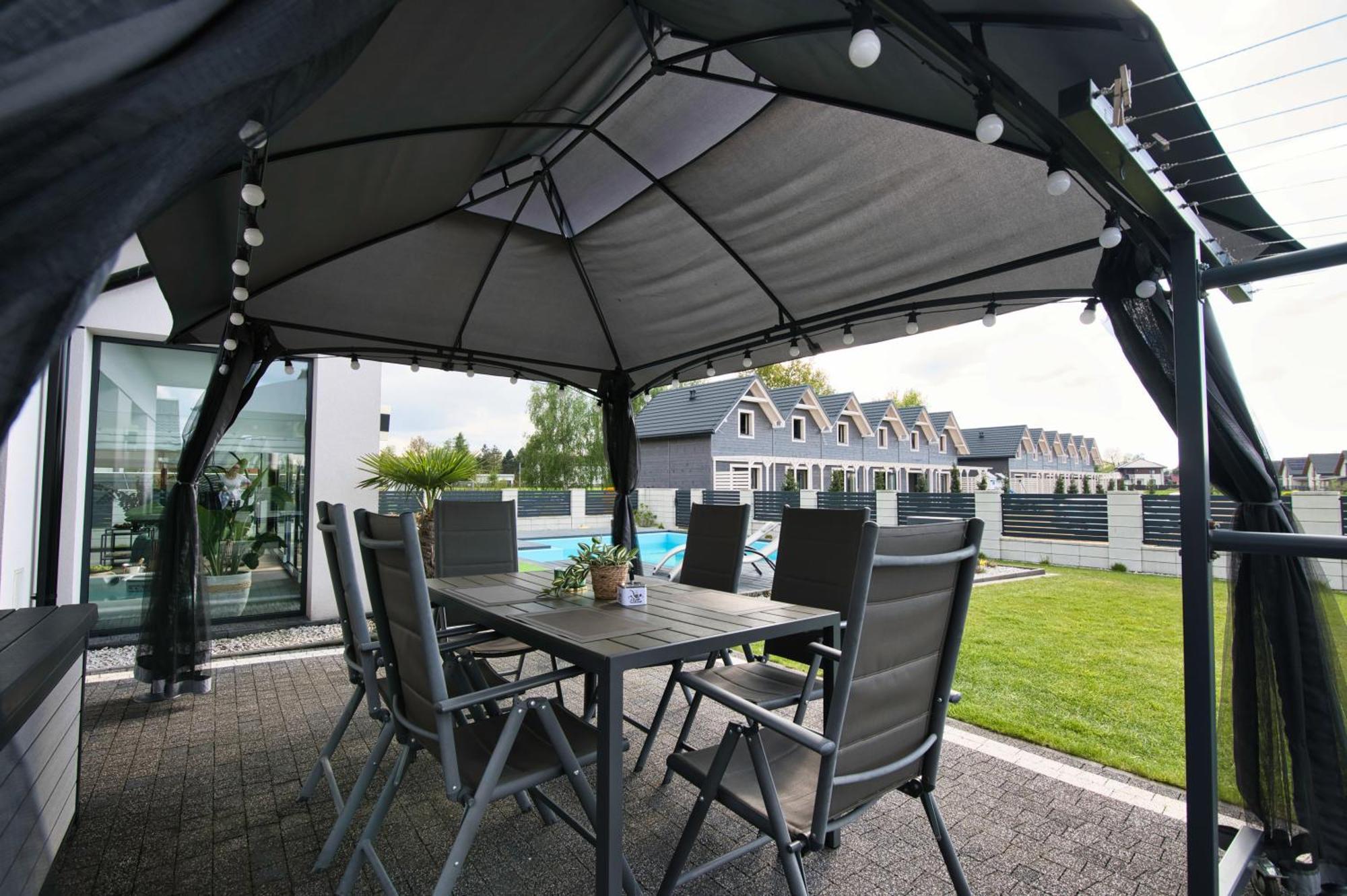 Dom Z Basenem I Jacuzzi Do 10 Osob Luxhouse