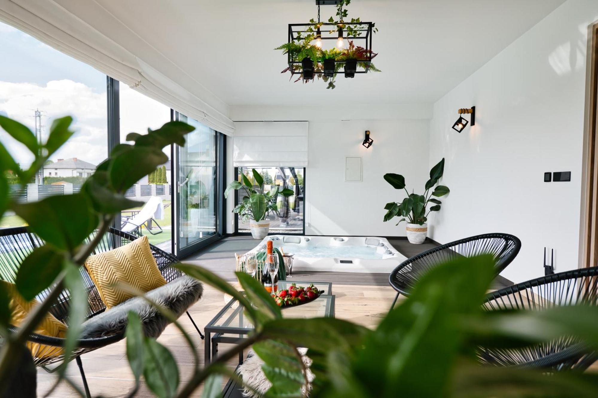 Dom Z Basenem I Jacuzzi Do 10 Osob Luxhouse