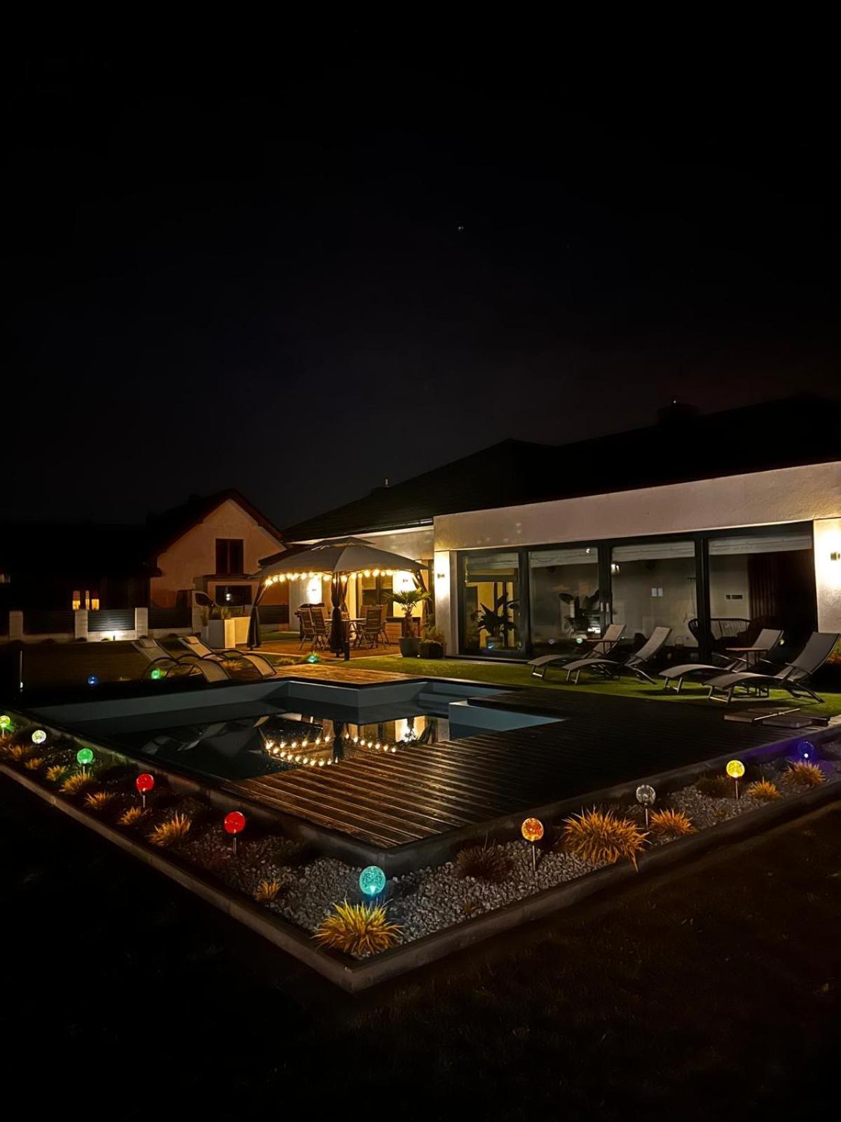 Dom Z Basenem I Jacuzzi Do 10 Osob Luxhouse