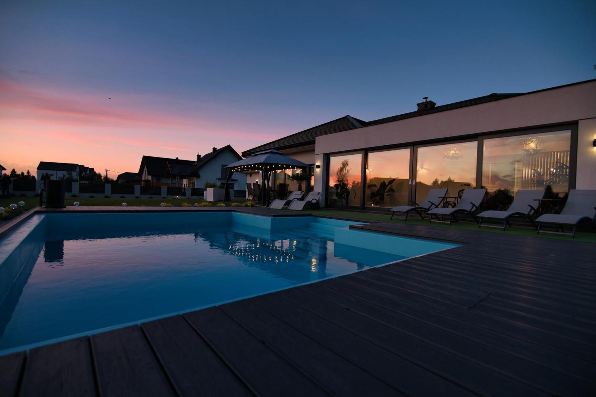 Dom Z Basenem I Jacuzzi Do 10 Osob Luxhouse Villa *