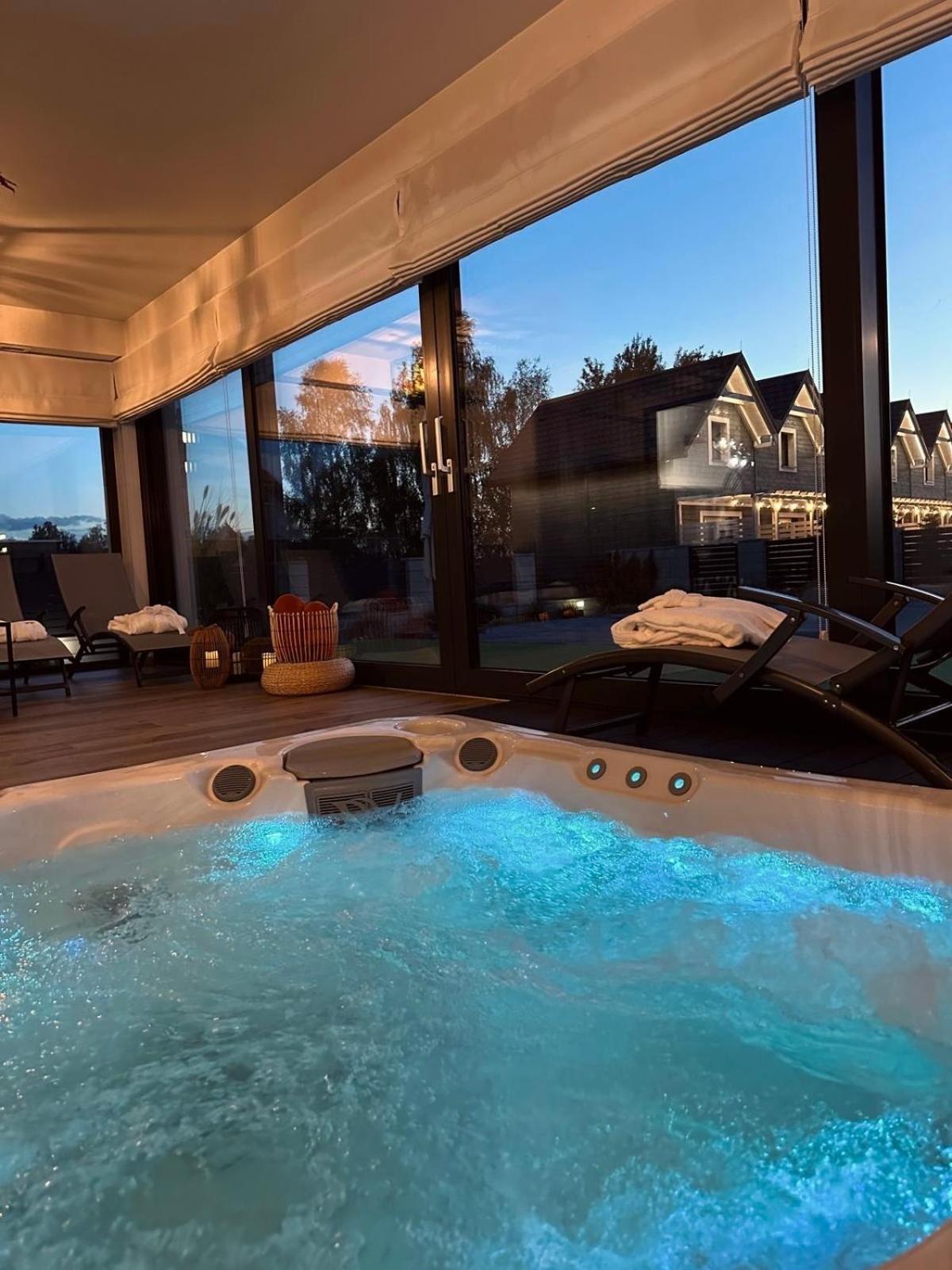 Dom Z Basenem I Jacuzzi Do 10 Osob Luxhouse *